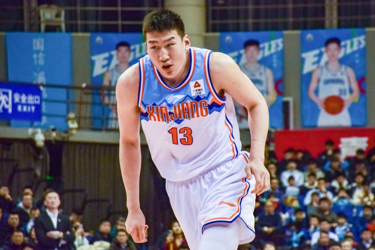 高效輸出！李炎哲半場(chǎng)7中5拿到12分2板1助1斷2帽