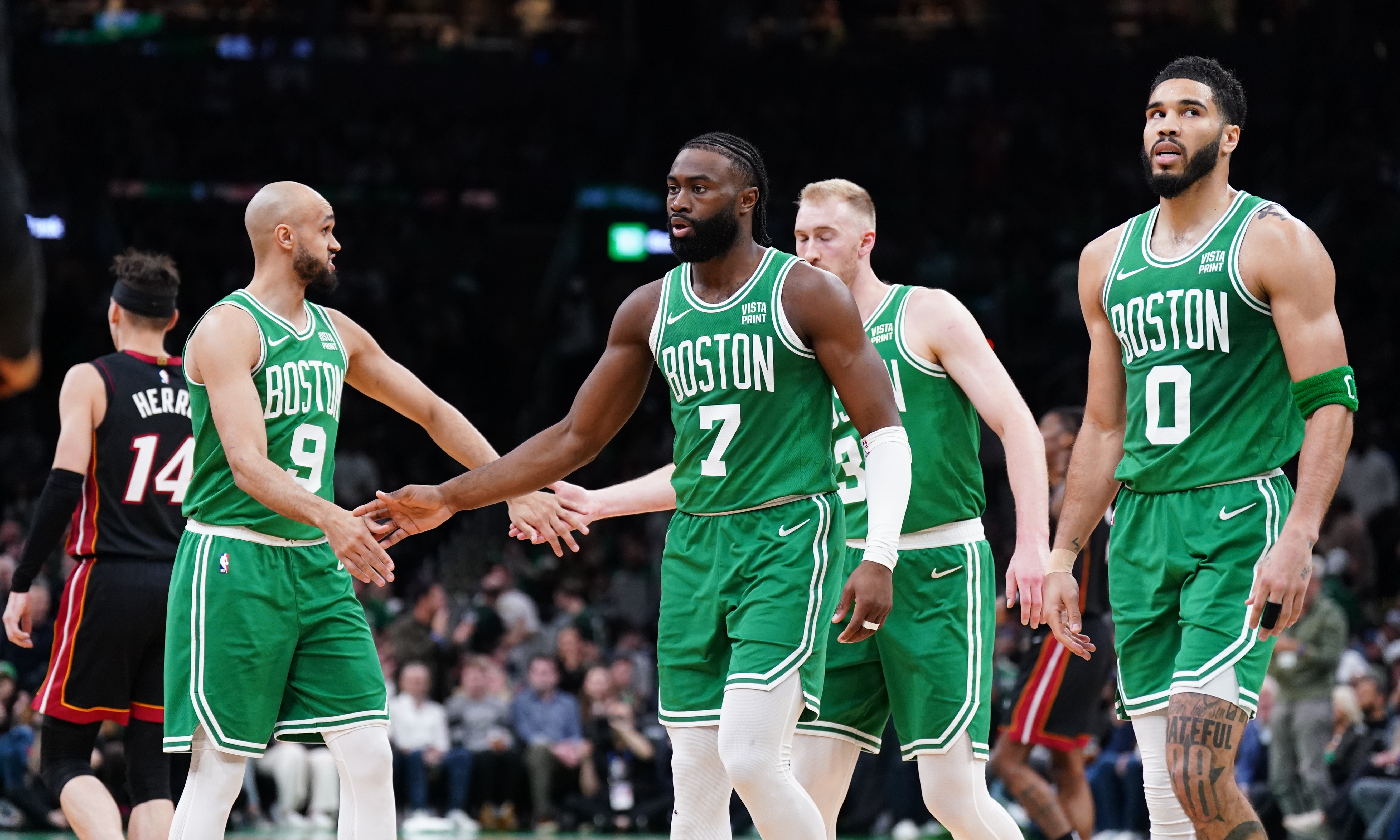 美記：綠軍61億的成交額為NBA未來球隊擴張?zhí)峁┝诵碌墓乐祬⒖?></div>
                <h3>美記：綠軍61億的成交額為NBA未來球隊擴張?zhí)峁┝诵碌墓乐祬⒖?/h3>
            </a>
        </li>
                <li> <a href=