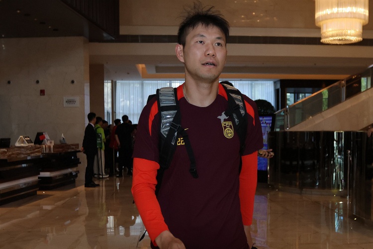 李源一3次助攻位居助攻榜榜首，李璇：再看伊萬發(fā)言覺得有種錯亂