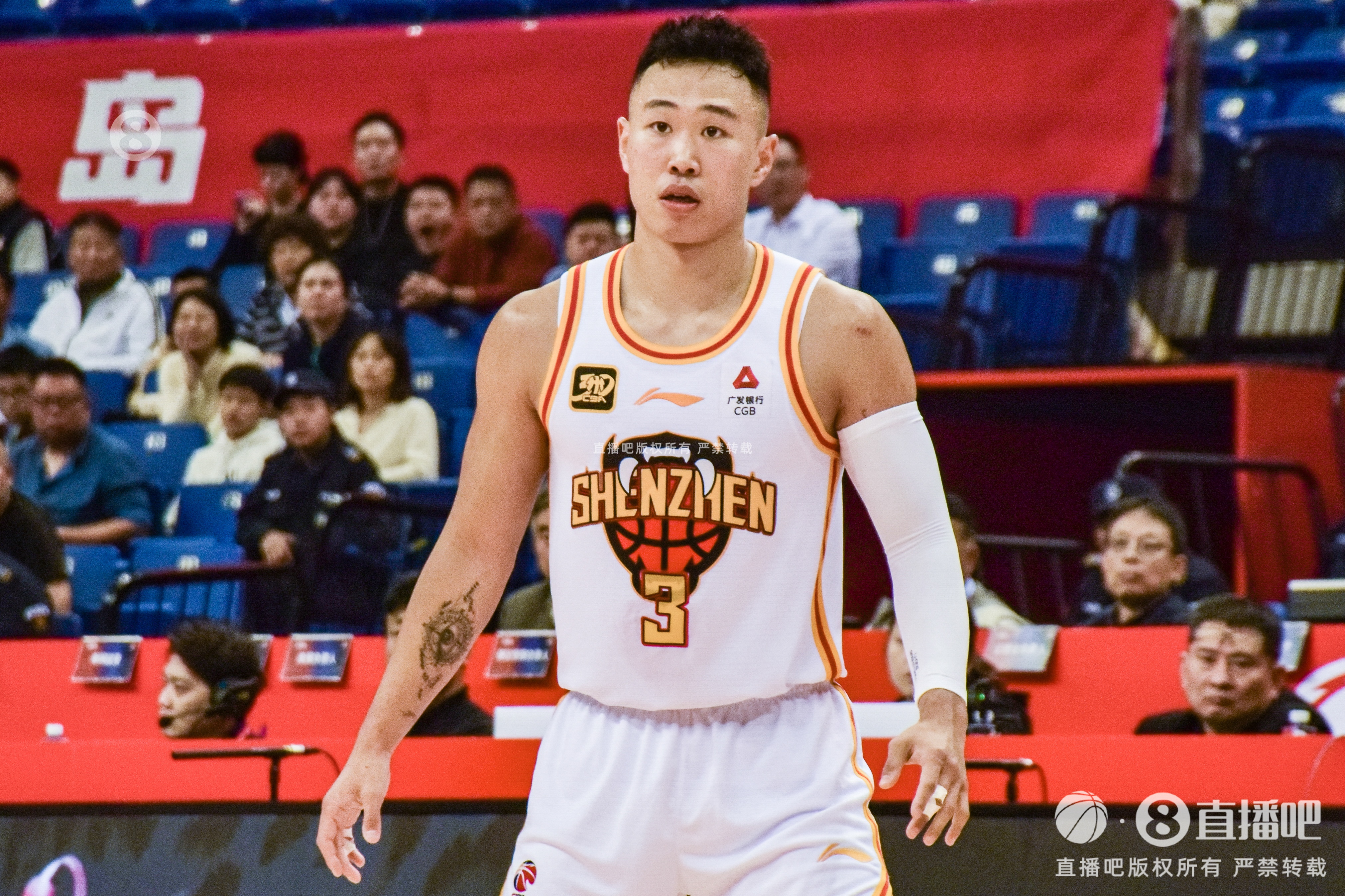 攻防俱佳！賀希寧17中8&三分7中3拿到19分 貢獻(xiàn)4次搶斷
