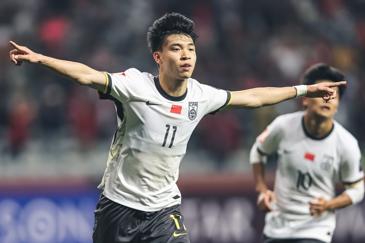 北青體育：18歲“跳級(jí)生”王鈺棟有望進(jìn)入國足客戰(zhàn)沙特名單！