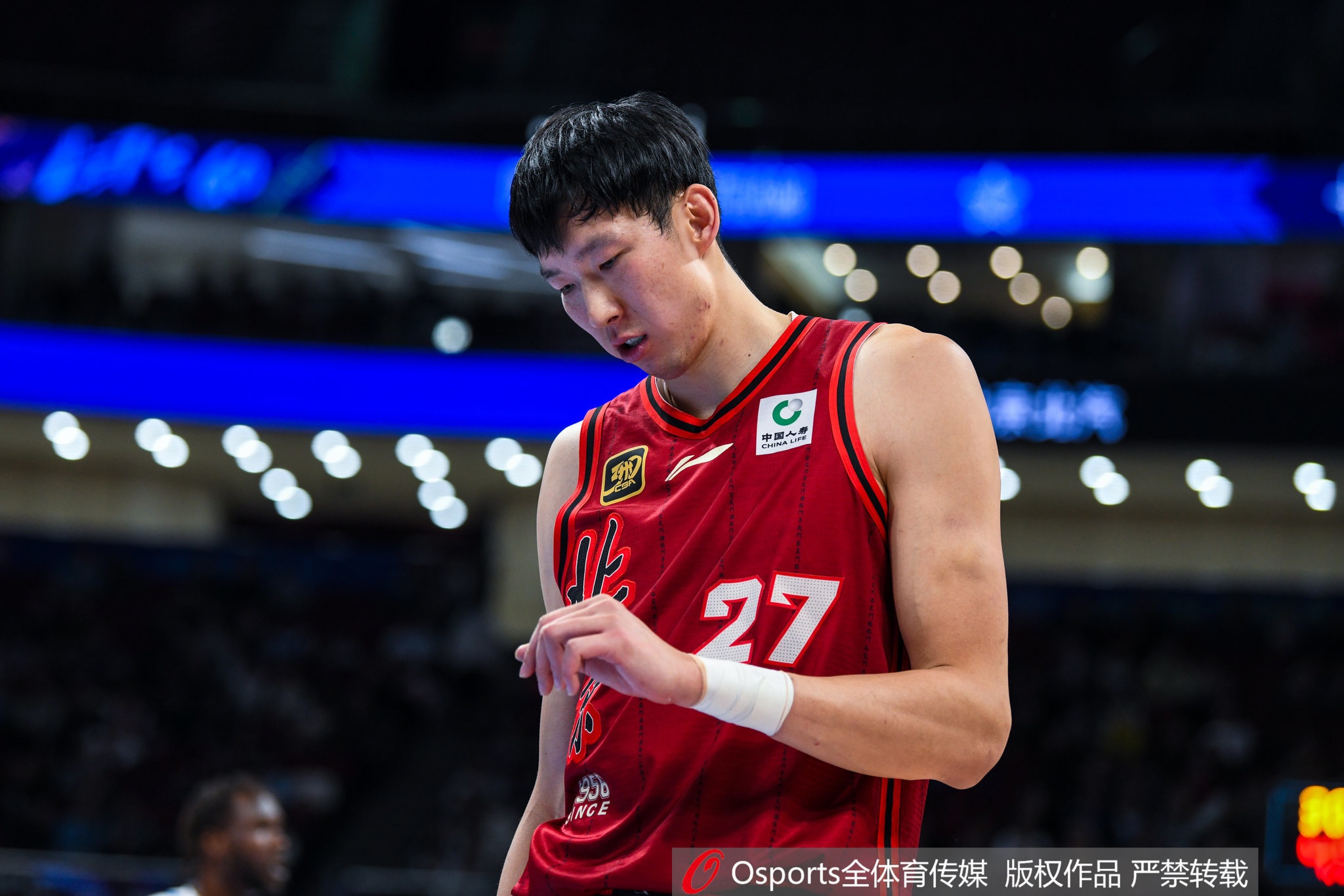不妙！趙探長：首鋼醫(yī)院建議周琦進行結膜縫合手術 待權威復診！